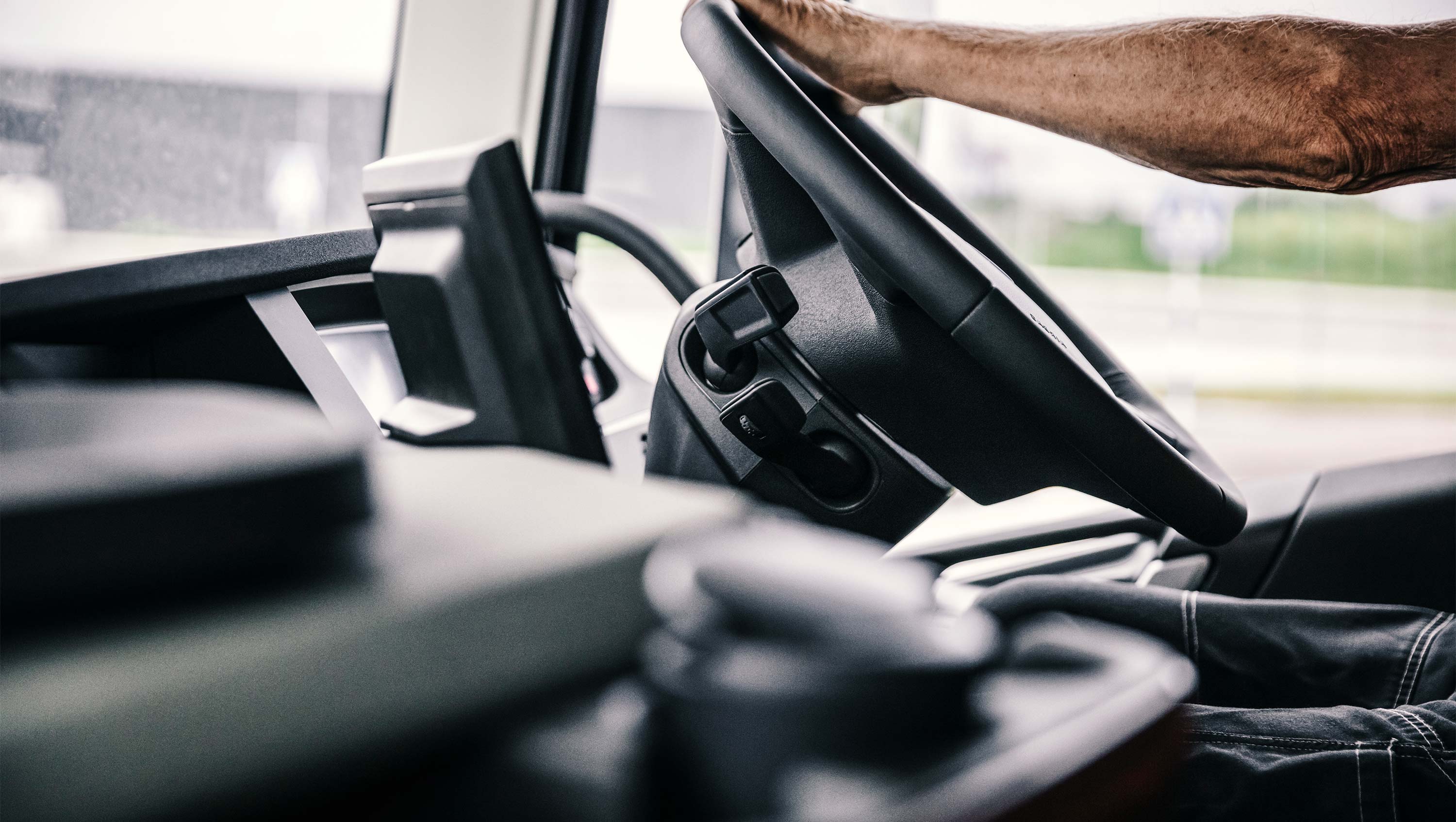 Forward Control Volvo 探索 Volvo 智慧型動態轉向系統 | Volvo Trucks